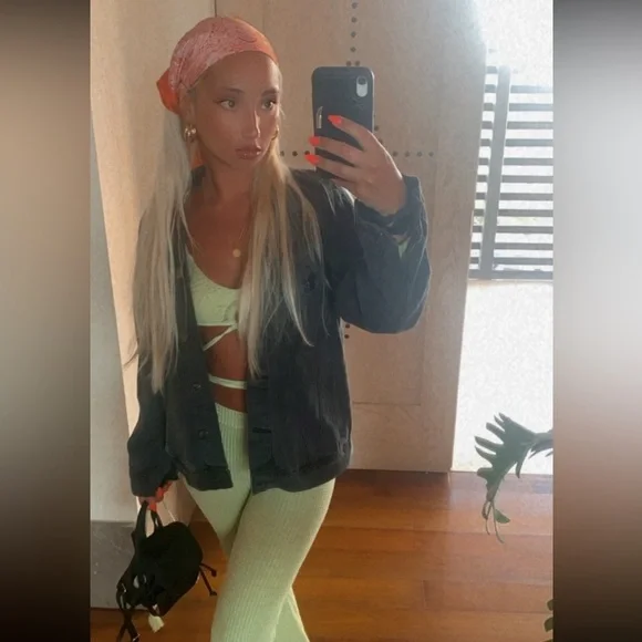 Long Sleeve Summer Green Crop Top with Ties - Picture 9 of 9